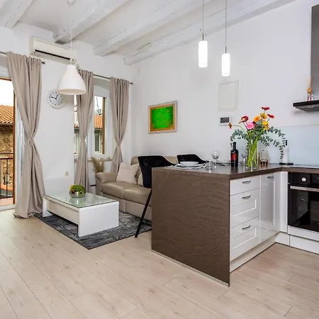 Apartment Luxury Dea *