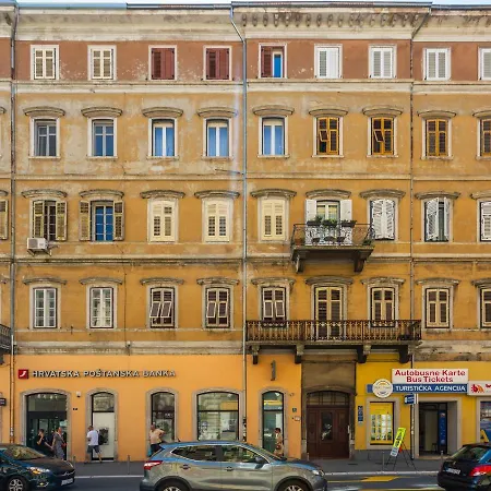 Apartment Luxury Dea *